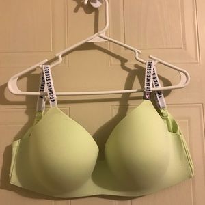 Lightly lined wires bra by Victoria’s Secret